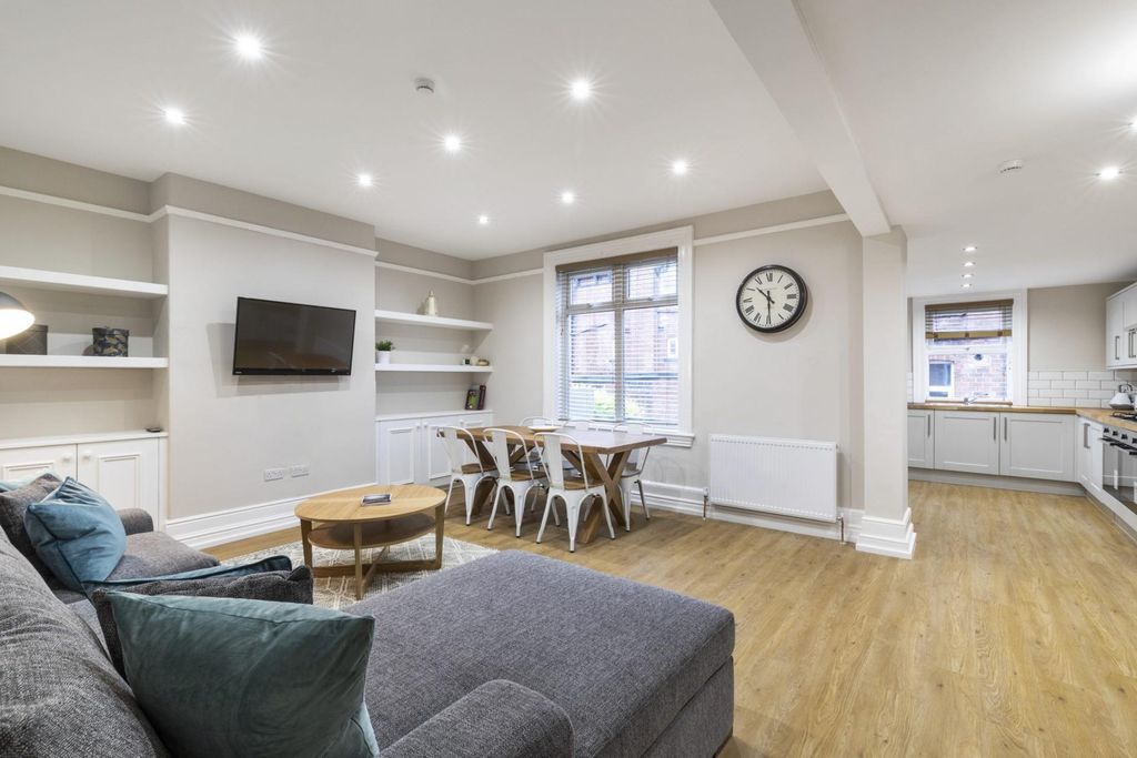 Property photo 1 of 13 Bright, Modern Open-Plan Living And Dining Area Wi...