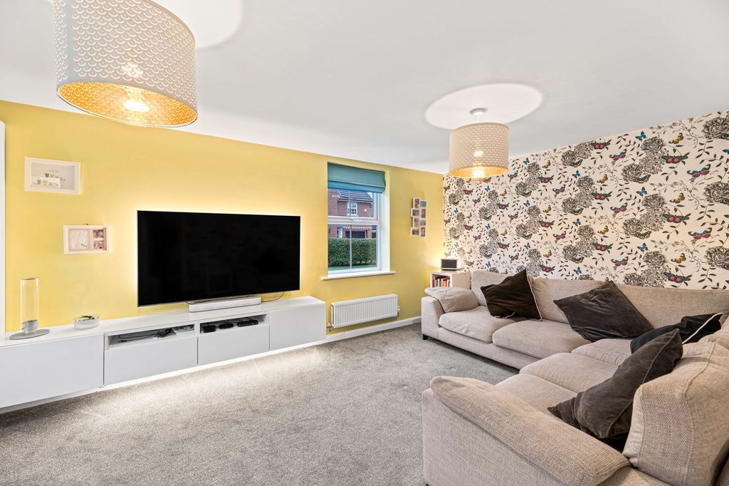 Property photo 2 of 22 Living Room