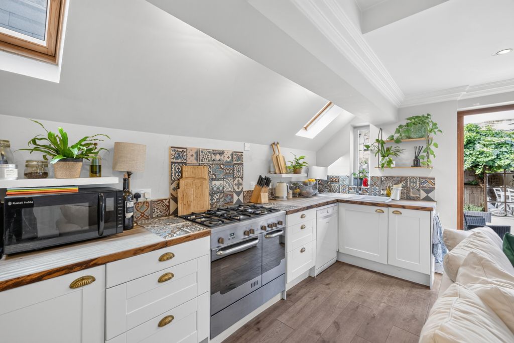 Property photo 3 of 17 Pbox-Img.Jpg