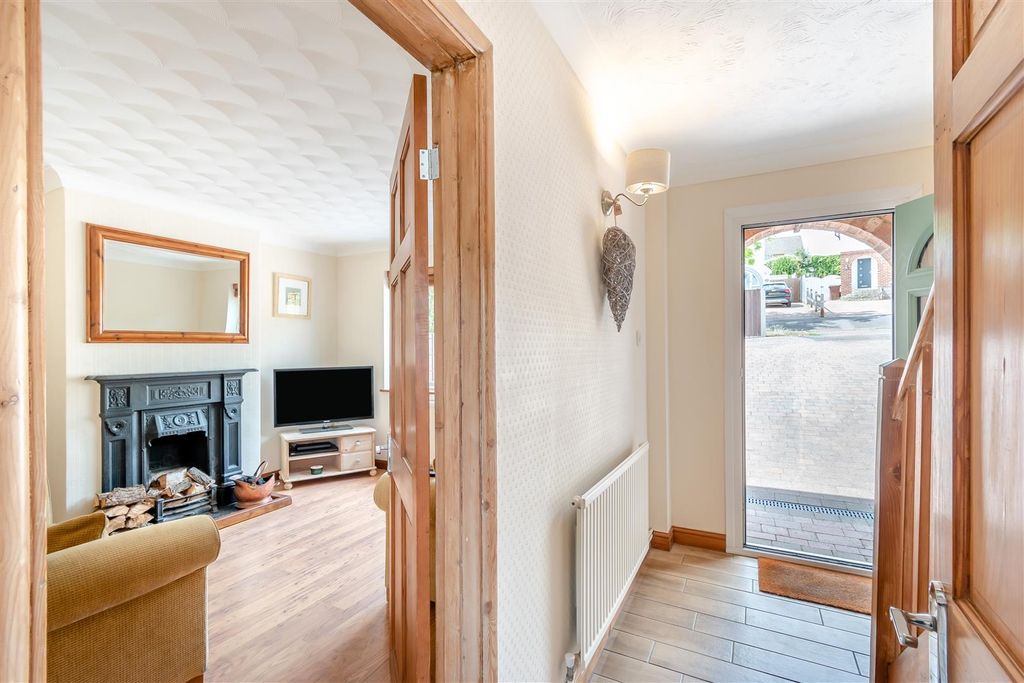 Property photo 3 of 21 8700618-Interior05.Jpg