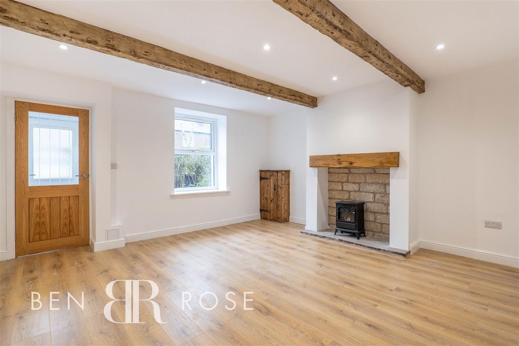 Property photo 2 of 20 Lounge