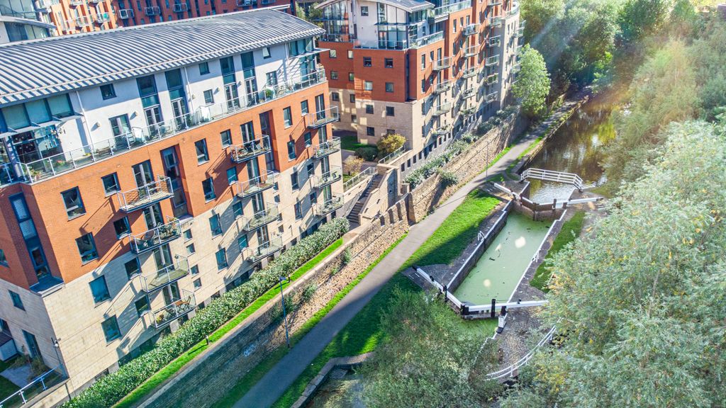 Property photo 1 of 26 Outside2