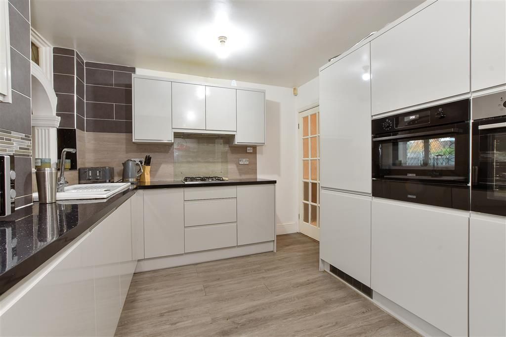 Property photo 1 of 9 Kitchen