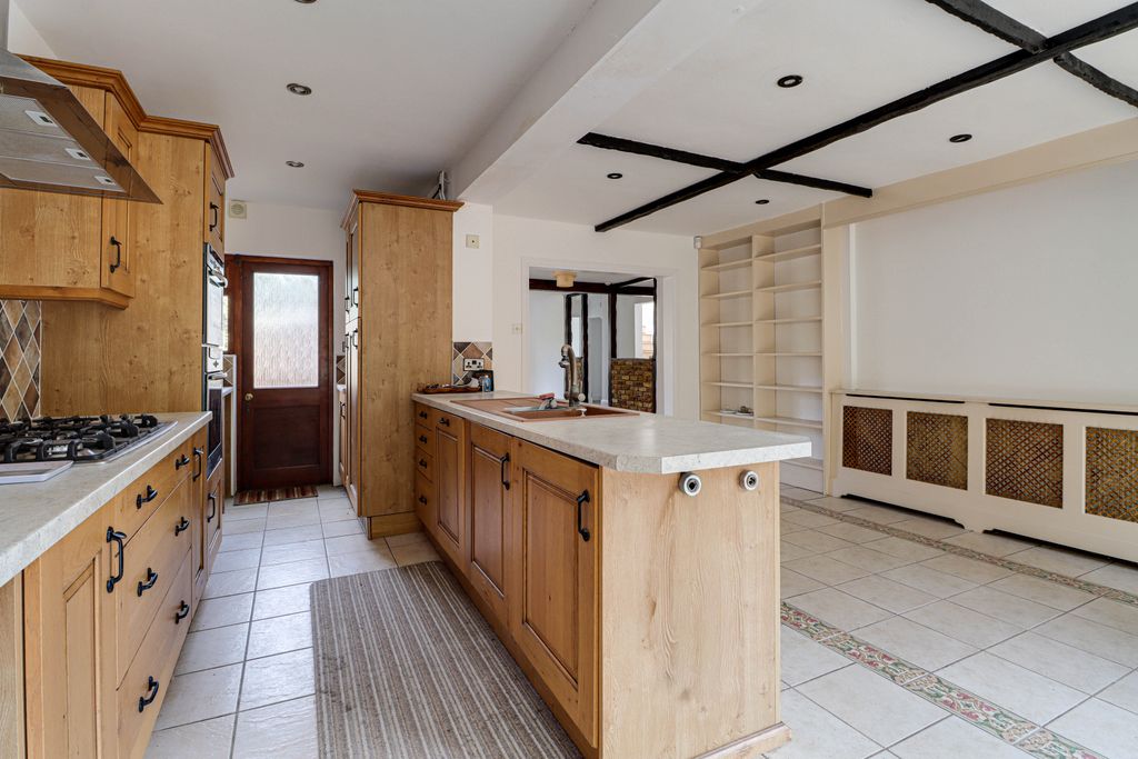 Property photo 2 of 20 Kitchen/Breakfast Room