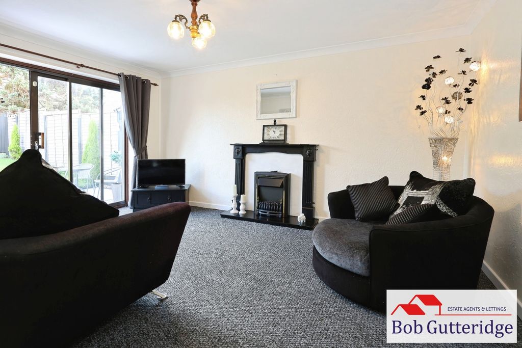 Property photo 3 of 38 Lounge