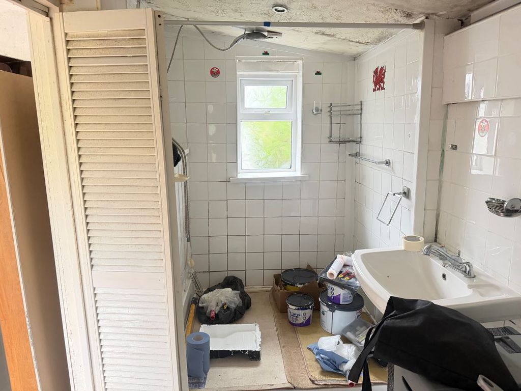 Property photo 3 of 27