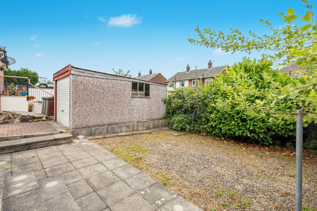 Property photo 1 of 9 9 Grove Farm Croft, Leeds, West Yorkshire, Ls16 6De