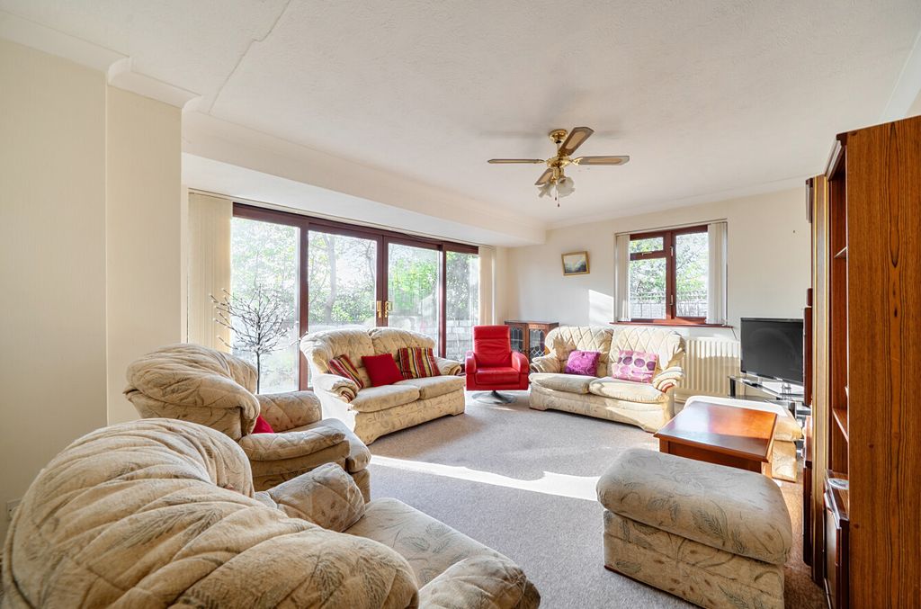 Property photo 3 of 17 1385224-15-6925A8...