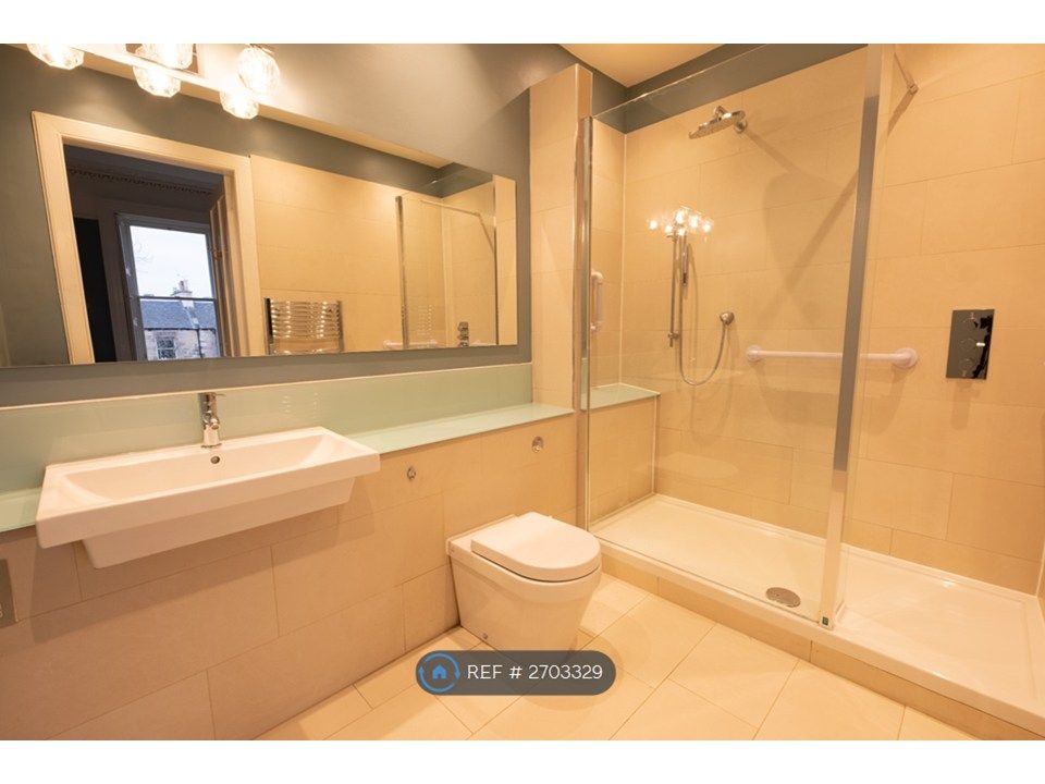 Property photo 3 of 17 En Suite