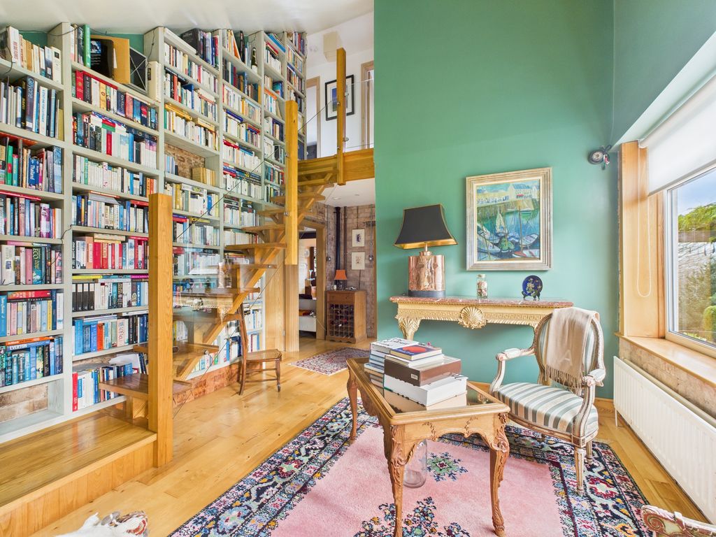 Property photo 2 of 28