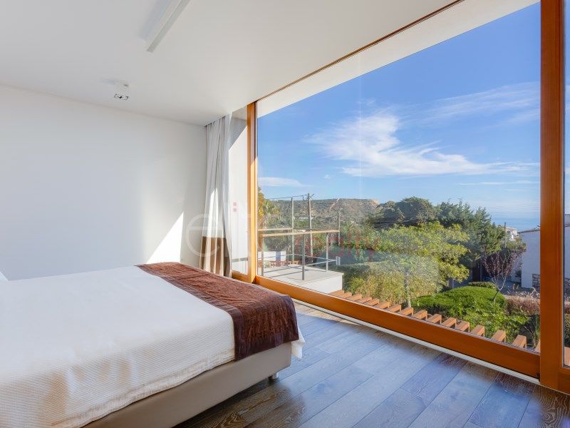 Property photo 1 of 28