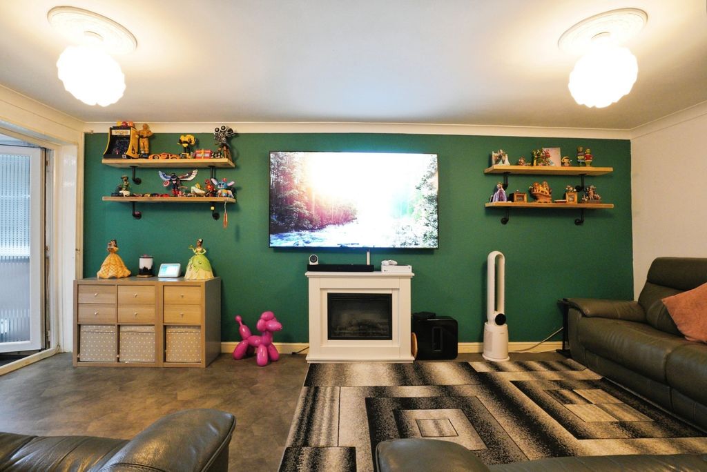 Property photo 2 of 17 Photo