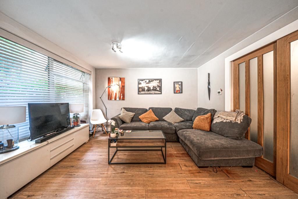 Property photo 2 of 20 Living Room