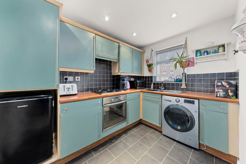 Property photo 2 of 21 Kitchen