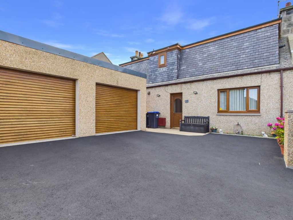 Property photo 2 of 33