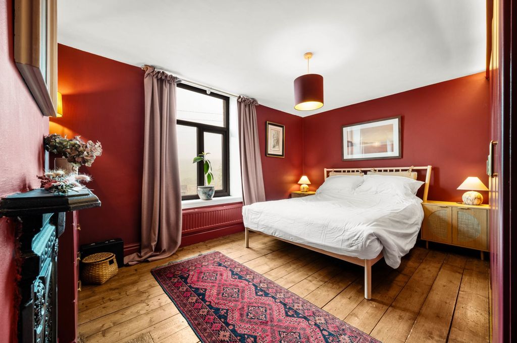 Property photo 2 of 47
