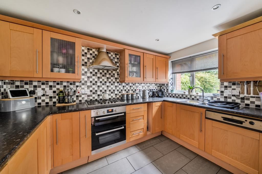 Property photo 3 of 17 Kitchen