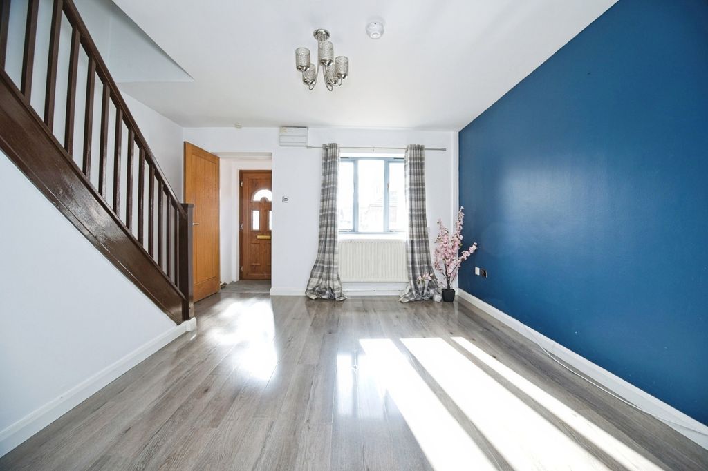 Property photo 2 of 32 Pbox-Img.Jpg