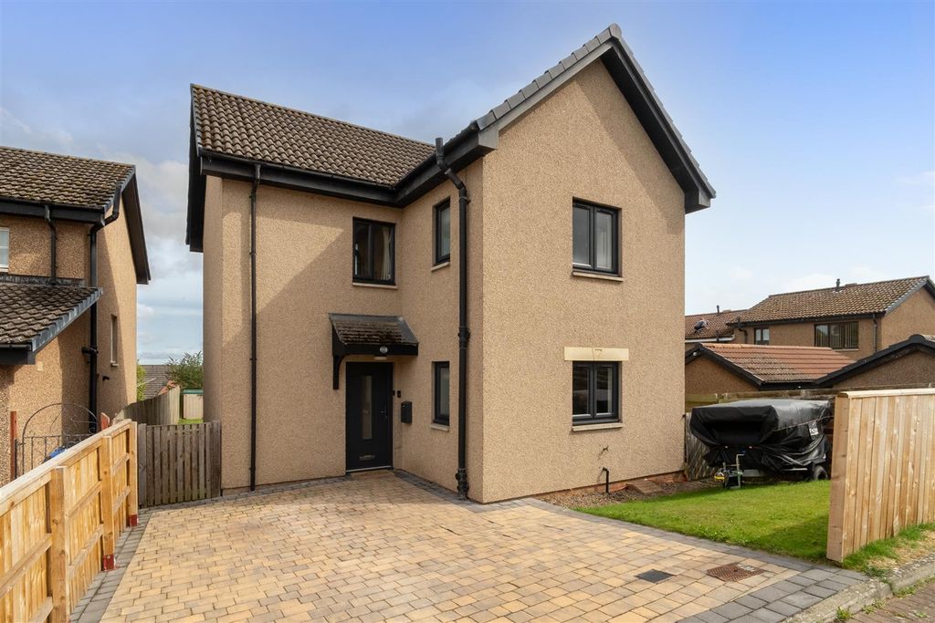 Property photo 1 of 23 47_Springwood_Rise-03.Jpg