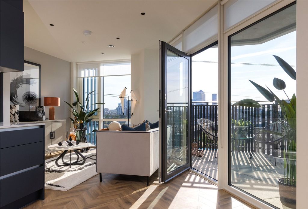 Property photo 1 of 14 Balcony