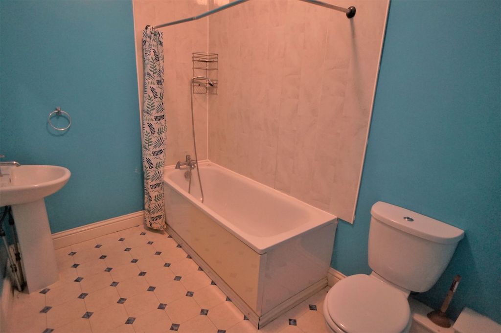 Property photo 3 of 6 Bathroom