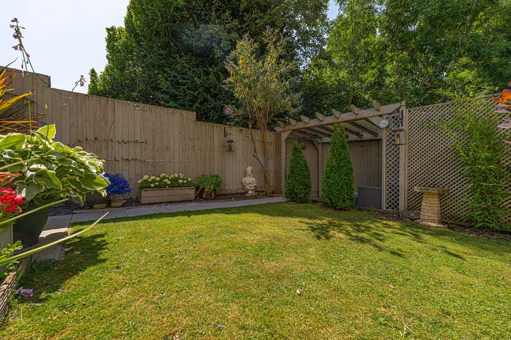 Property photo 2 of 35
