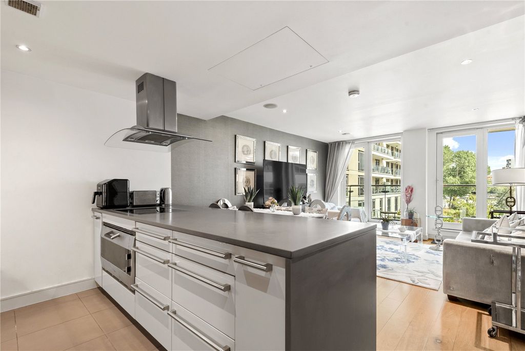 Property photo 3 of 15 Kitchen