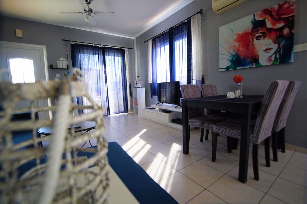 Property photo 2 of 31