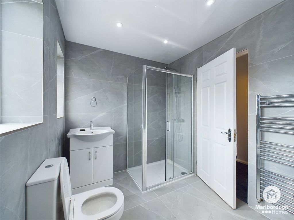 Property photo 3 of 30 Manford Cross Ig7