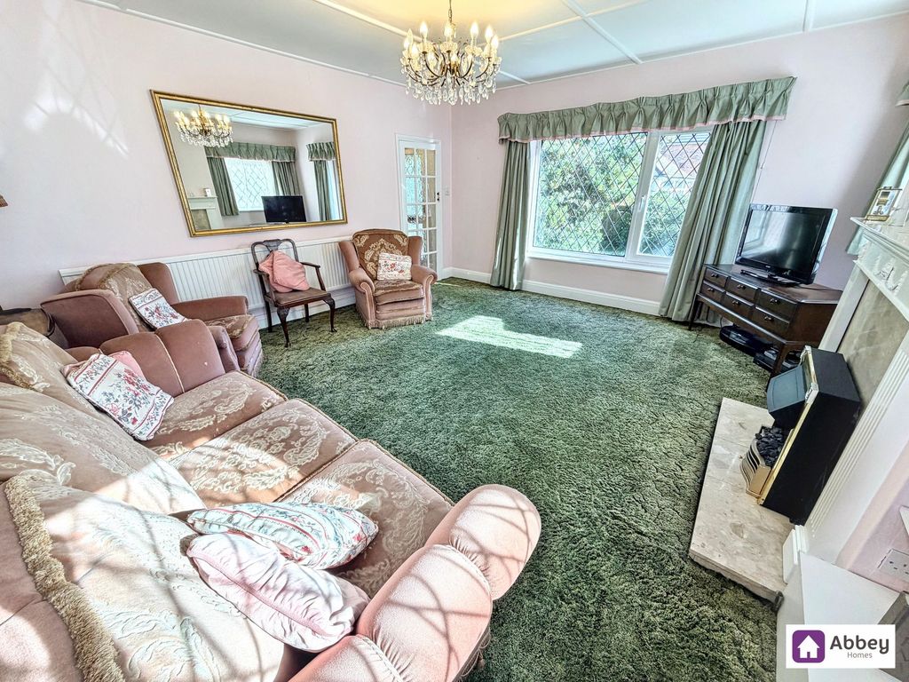 Property photo 3 of 22 Lounge