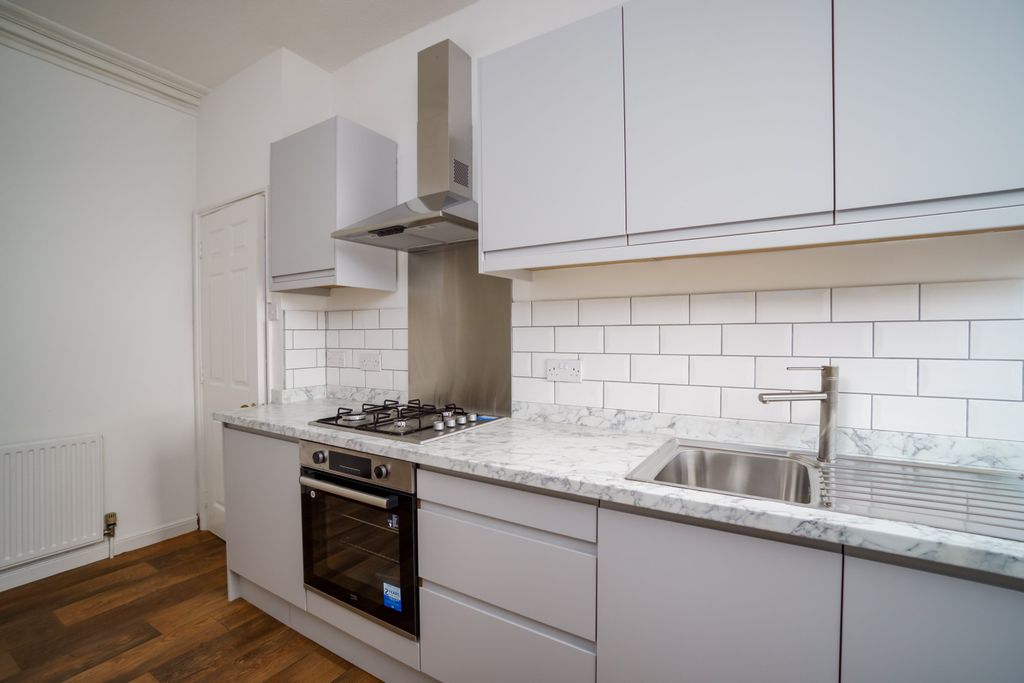 Property photo 3 of 11 0014