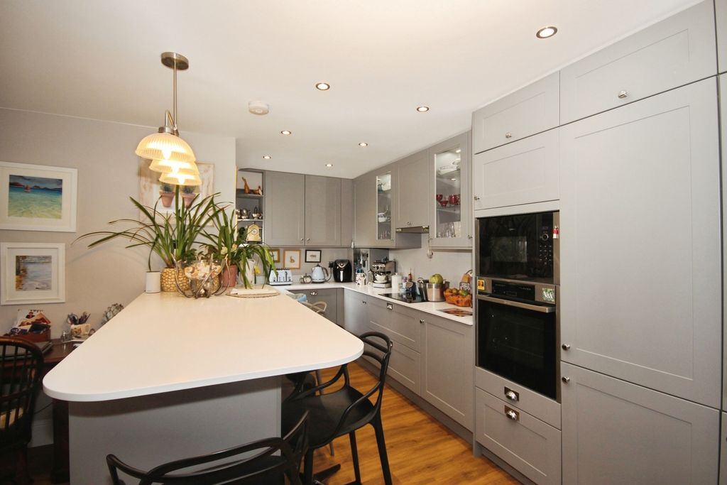Property photo 3 of 9 Pbox-Img.Jpg