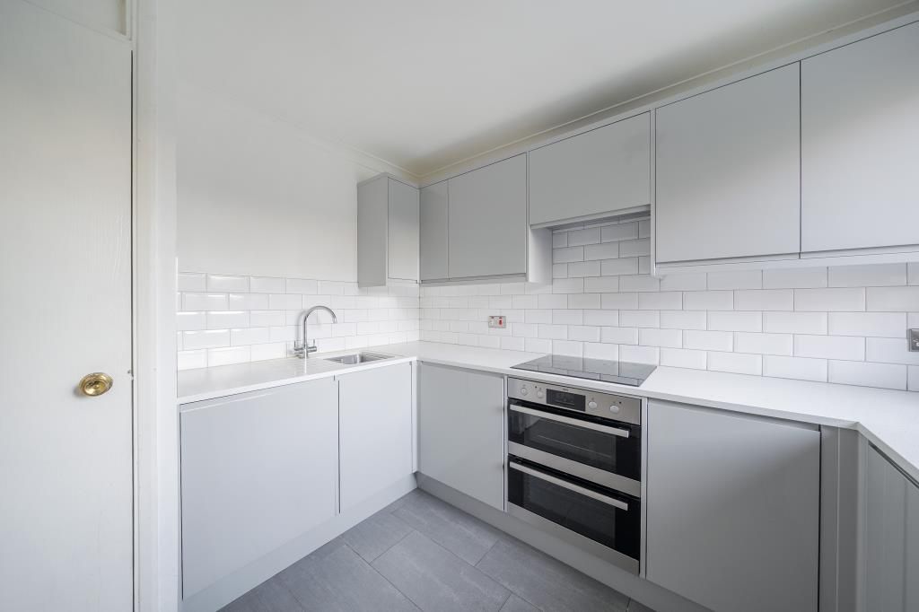 Property photo 3 of 19 Kitchen