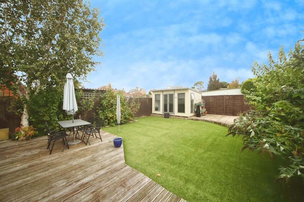 Property photo 2 of 20