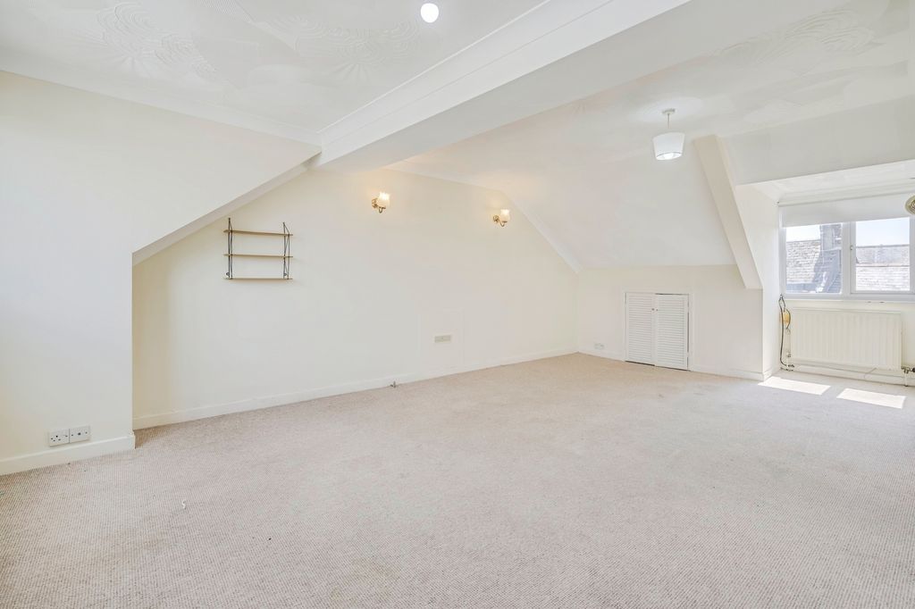 Property photo 2 of 17 Photo