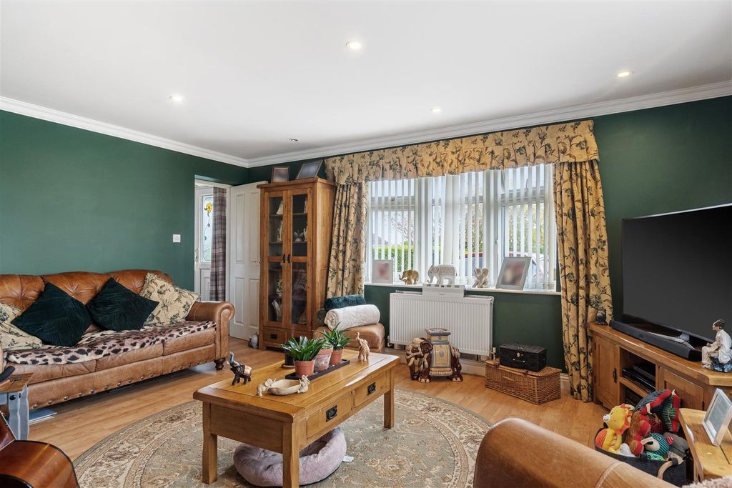 Property photo 3 of 18