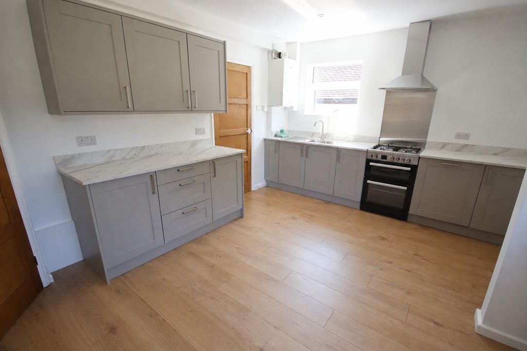 Property photo 2 of 17 Kitchen 2.Jpg