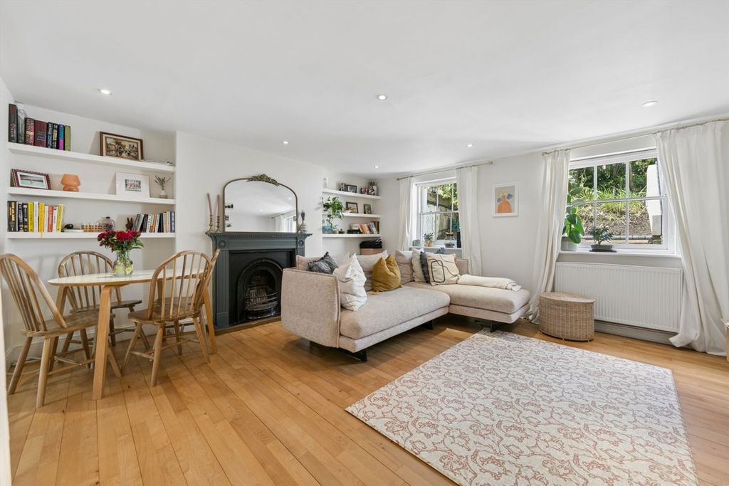 Property photo 2 of 8