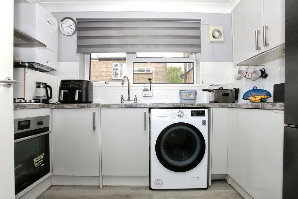 Property photo 3 of 8