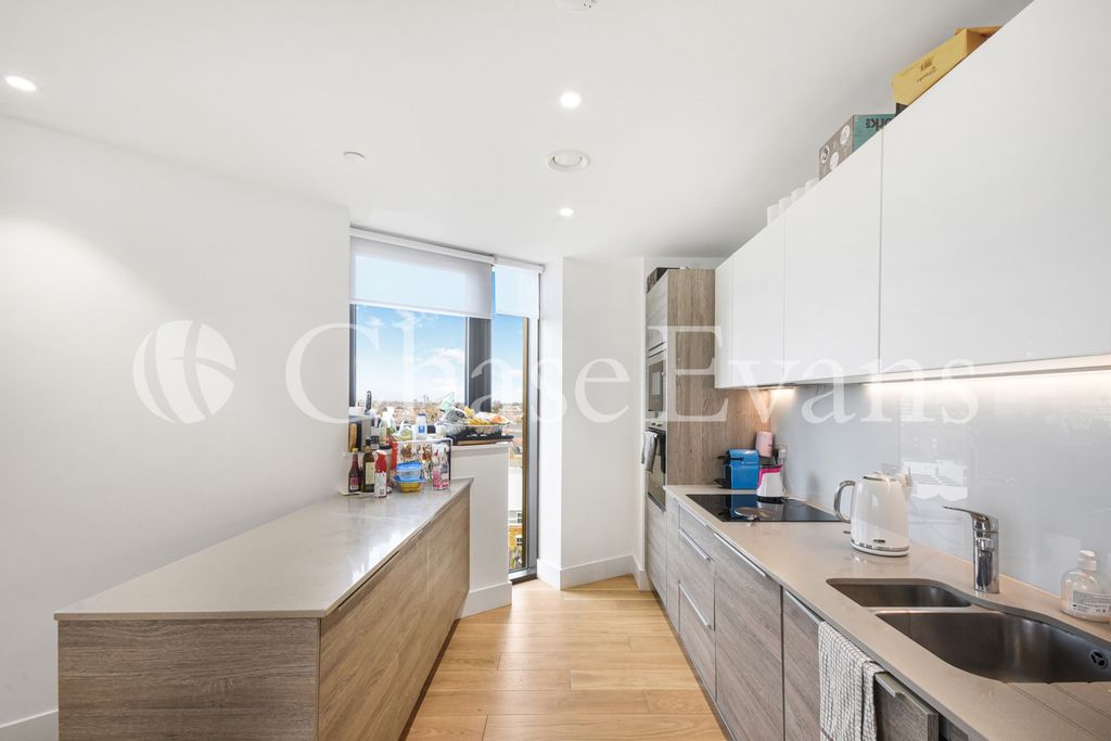 Property photo 3 of 14 Kitchen