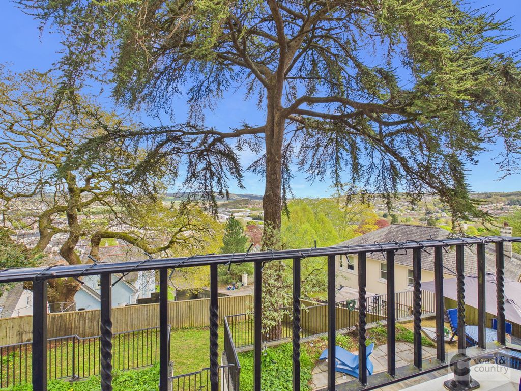 Property photo 3 of 21