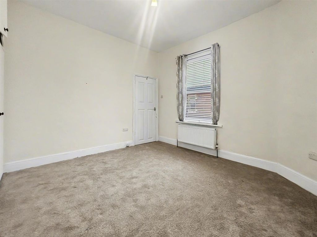 Property photo 2 of 15 010 Master.Jpg