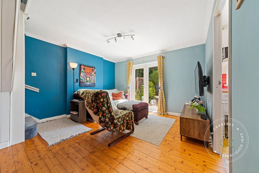 Property photo 2 of 23 Manston-Close-08.Jpg