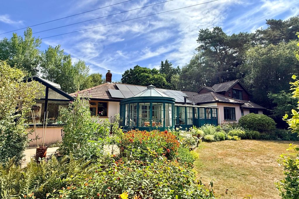 Property photo 1 of 37 4 Bedroom Detached Chalet Home