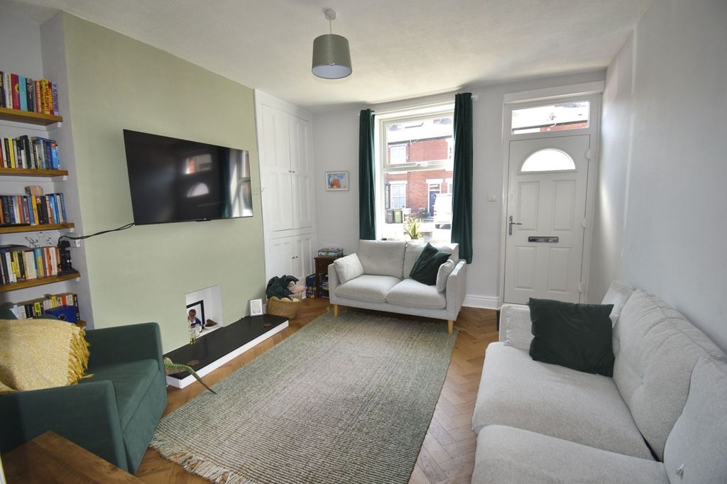 Property photo 2 of 11 Sitting Room