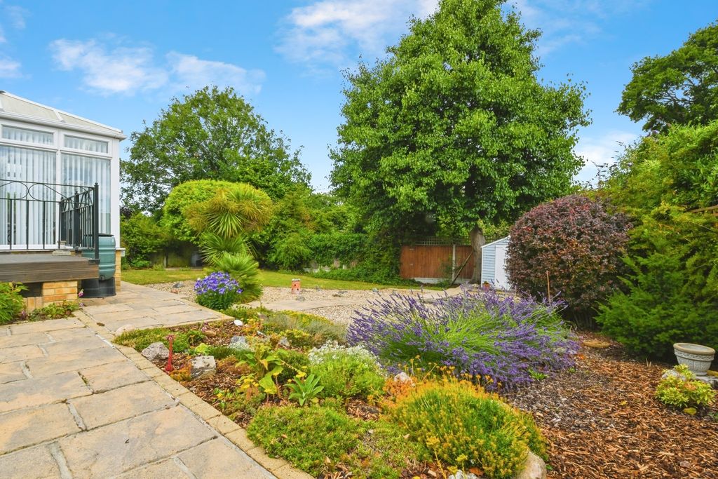 Property photo 2 of 20 Garden