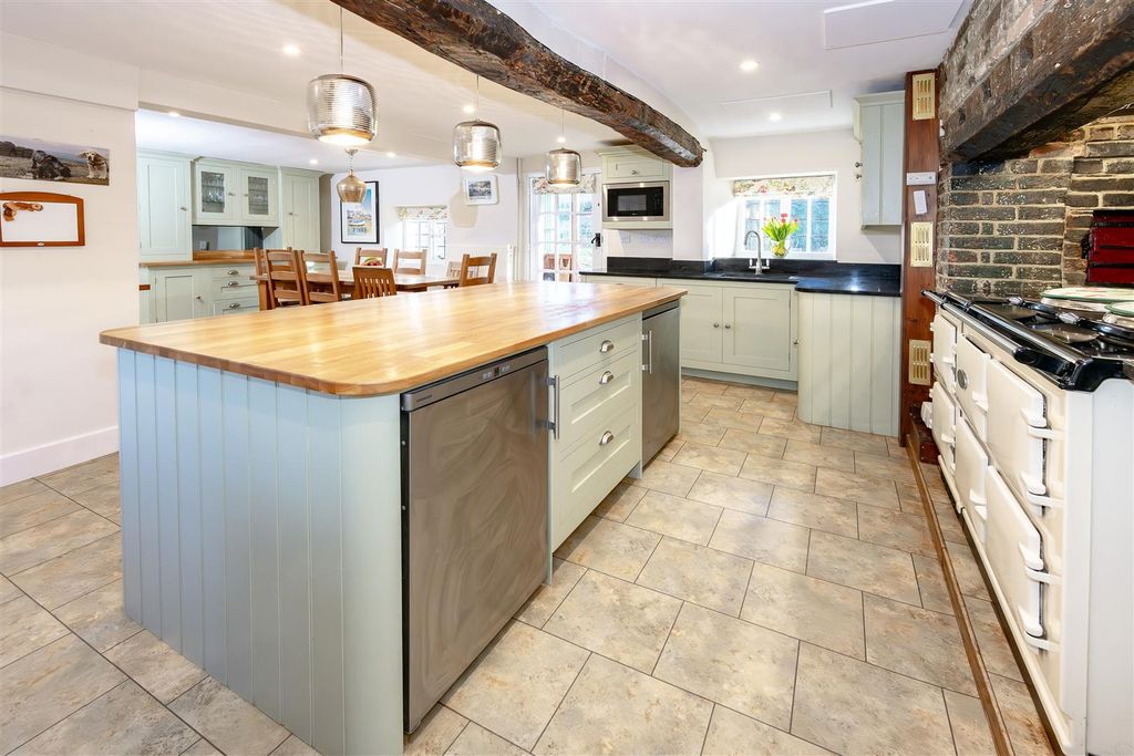 Property photo 2 of 28 Kitchen