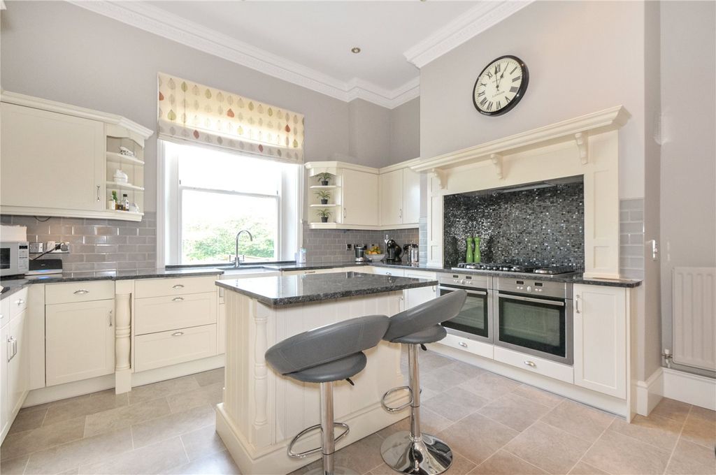 Property photo 3 of 12 Kitchen