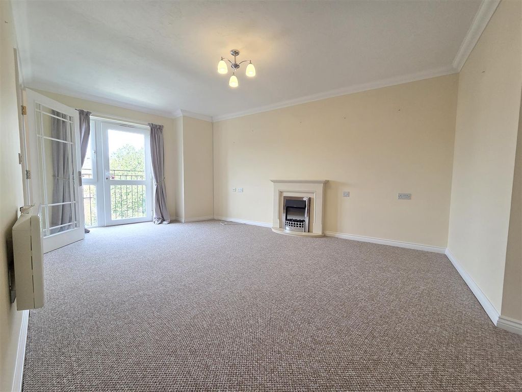 Property photo 2 of 14 Living Room