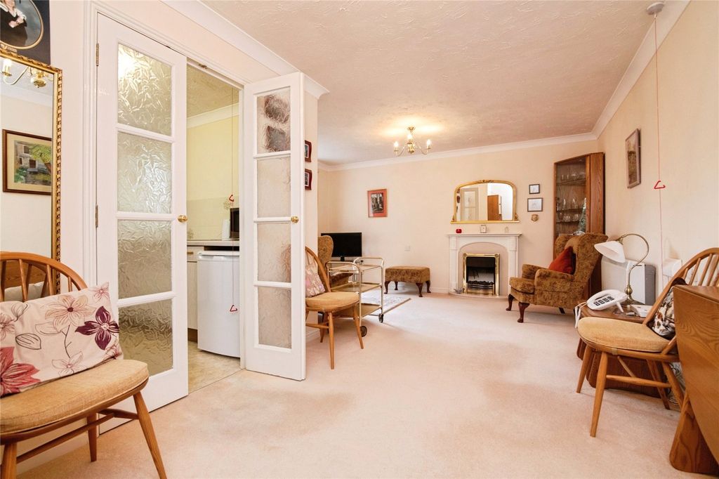 Property photo 1 of 11 Living Room